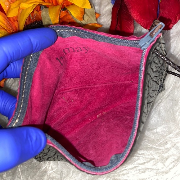 B MAY Crossbody (Beautiful metallic and unique Size) - Picture 2 of 6